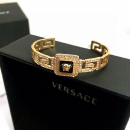 Picture of Versace Bracelet _SKUVersacebracelet12cly2416733